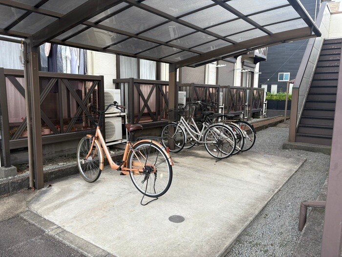 物件外観写真6　(駐輪場)