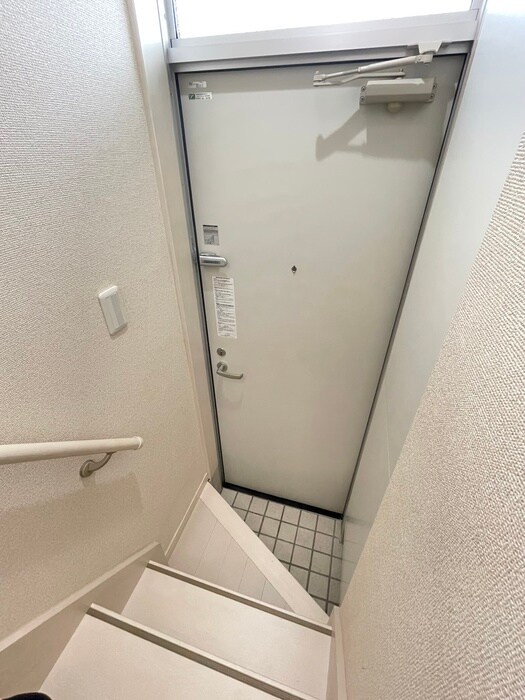 物件内観写真16　(玄関)