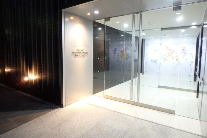 物件外観写真3　(エントランス部分)