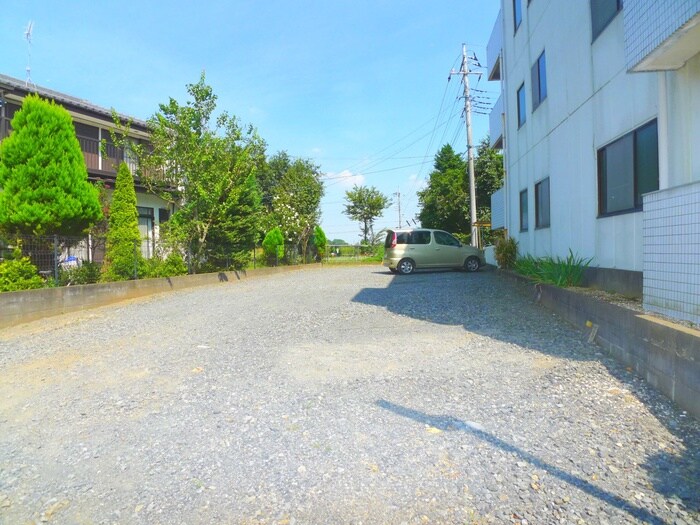 物件外観写真2　(駐車場)