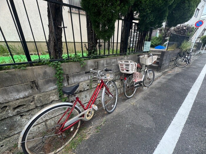 物件外観写真4　(駐輪場)