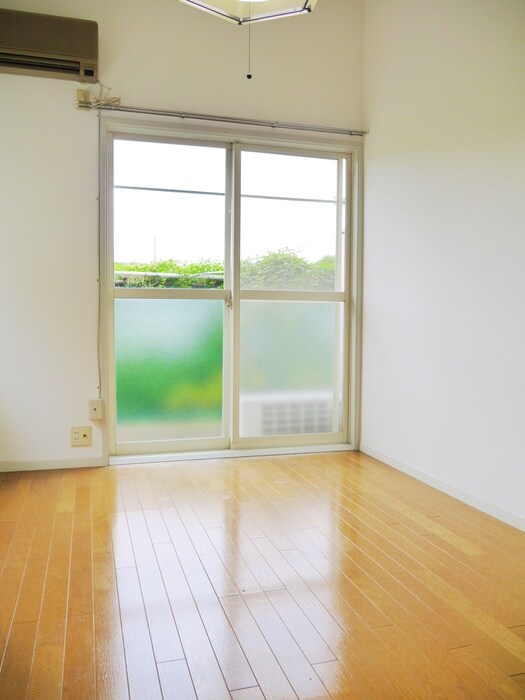 物件内観写真6　(室内からの展望)