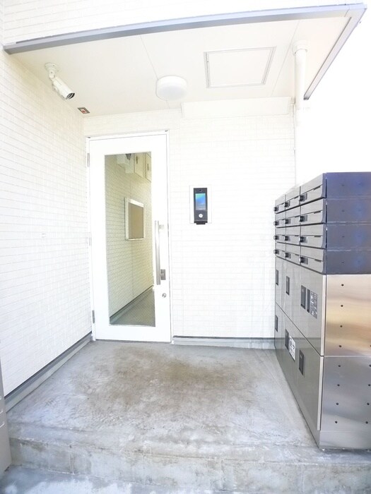 物件外観写真3　(エントランス部分)