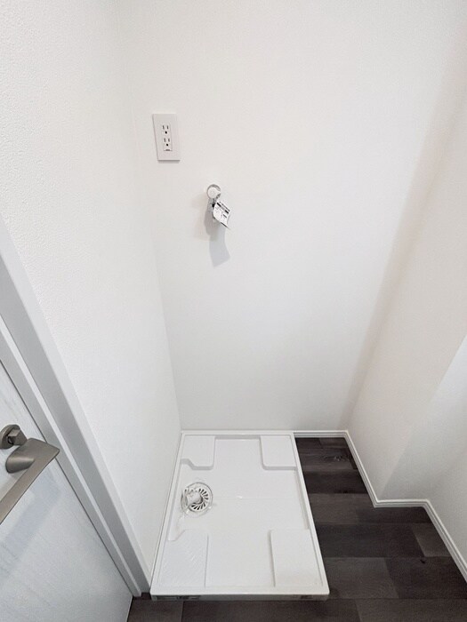 物件内観写真12　(洗濯機置場)