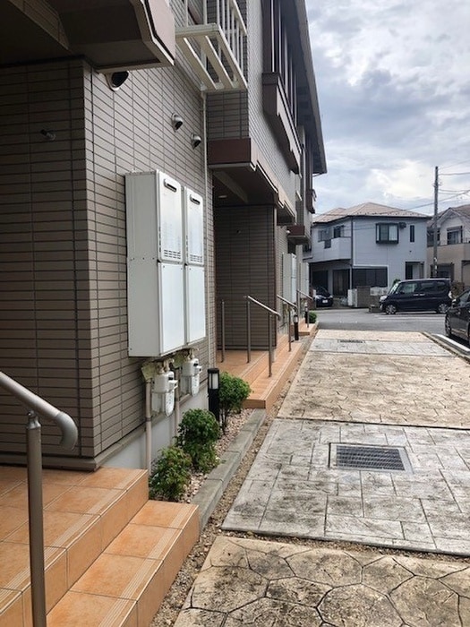 物件外観写真4　(エントランス部分)