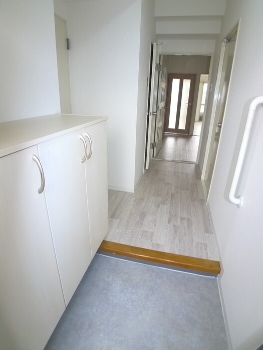 物件内観写真15　(玄関)