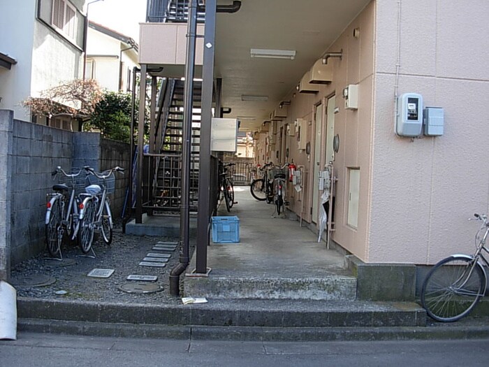 物件外観写真3　(エントランス部分)