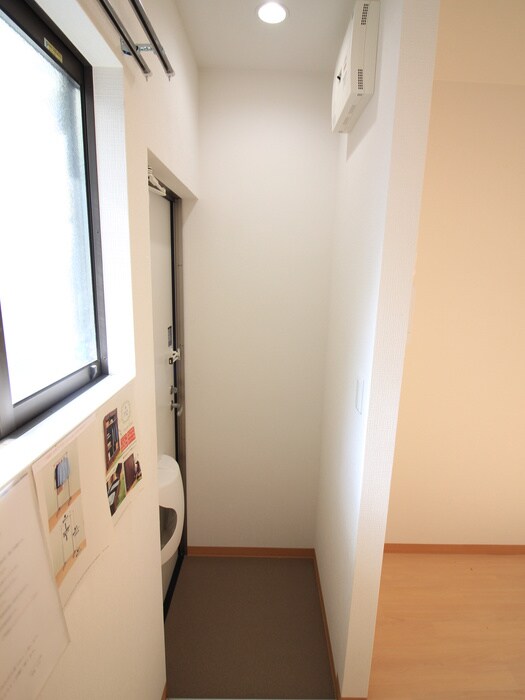 物件内観写真16　(玄関)