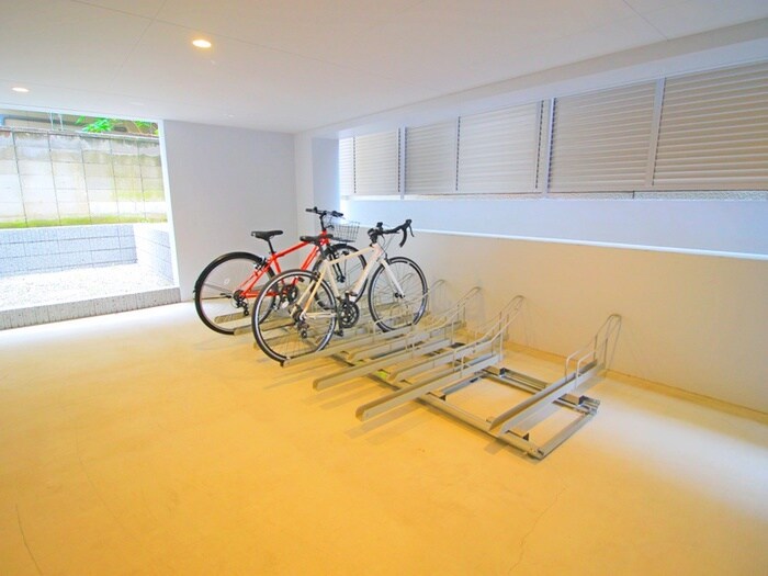物件外観写真5　(駐輪場)