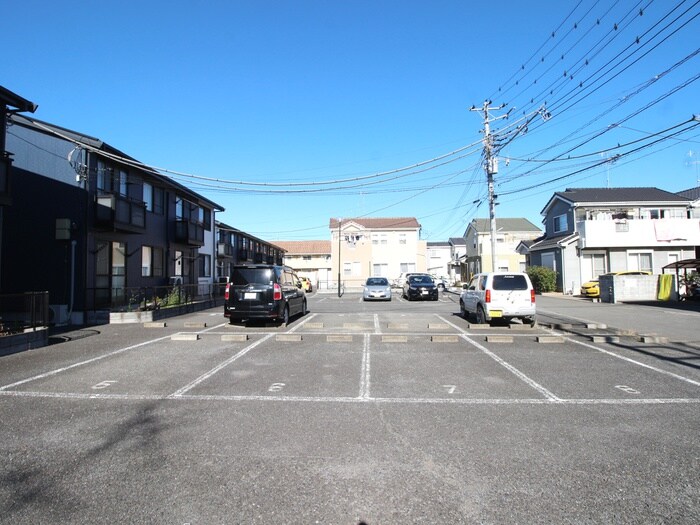 物件外観写真4　(駐車場)