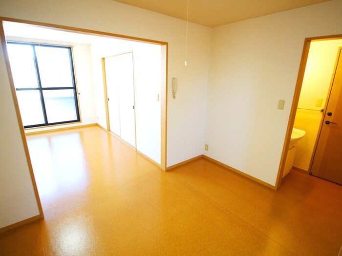 物件内観写真11　(室内からの展望)