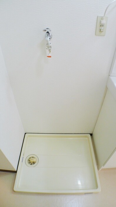 物件内観写真15　(洗濯機置場)