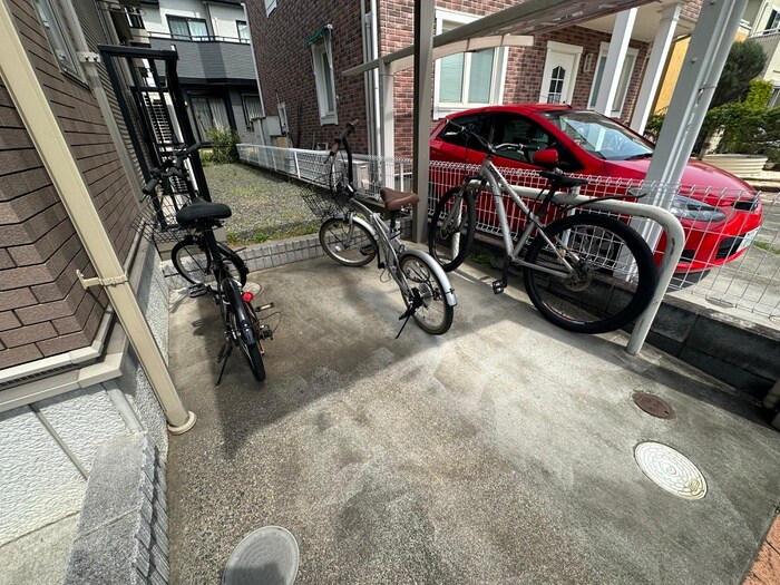 物件外観写真4　(駐輪場)