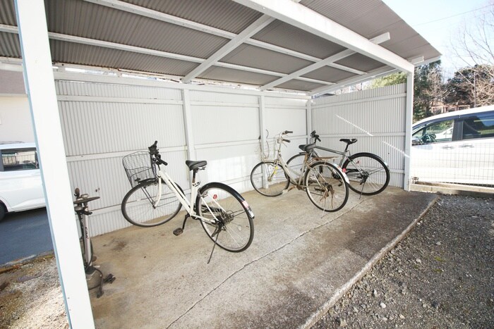 物件外観写真4　(駐輪場)
