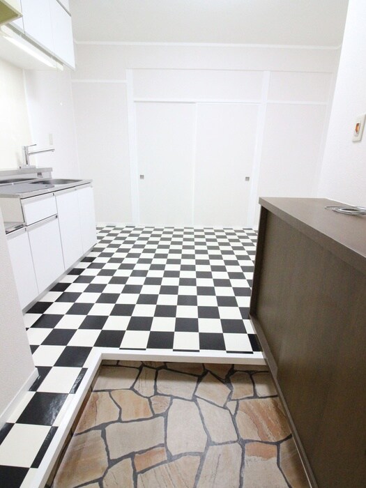 物件内観写真11　(玄関)