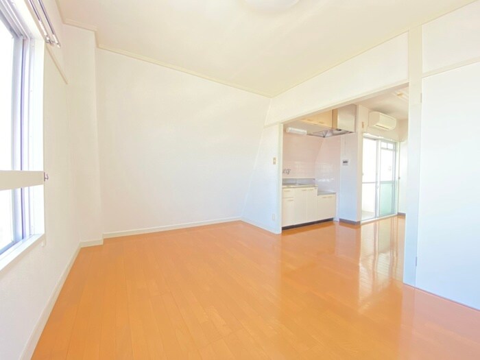 物件内観写真3　(居室)