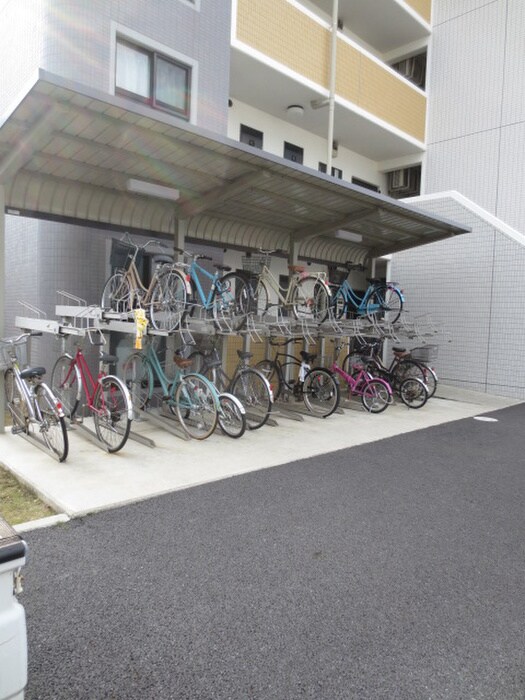 物件外観写真4　(駐輪場)