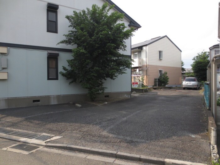 物件外観写真4　(駐車場)