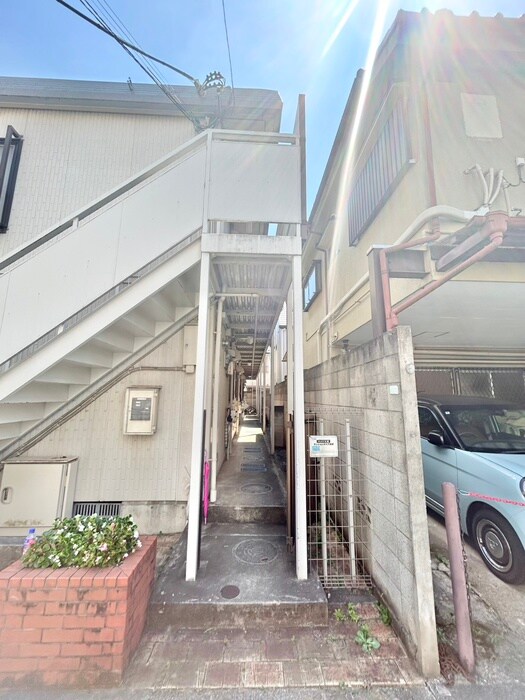 物件外観写真4　(エントランス部分)