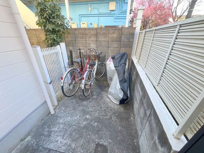 物件外観写真5　(駐輪場)