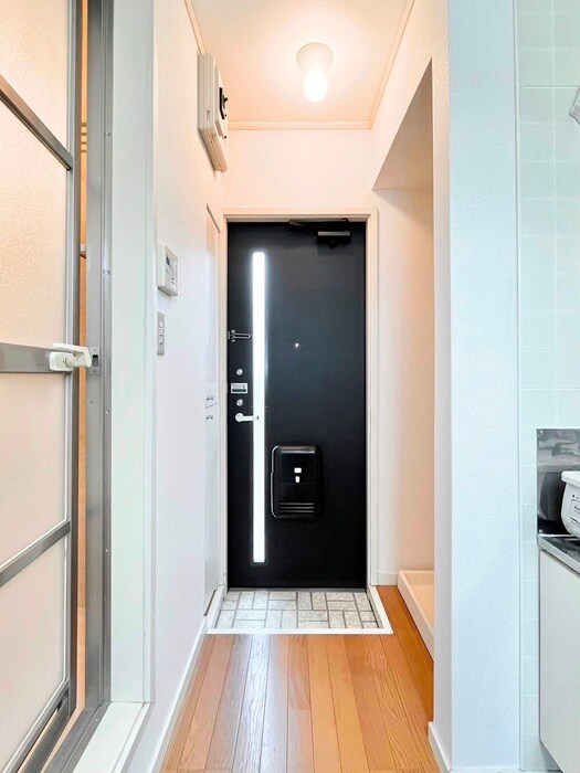 物件内観写真12　(玄関)