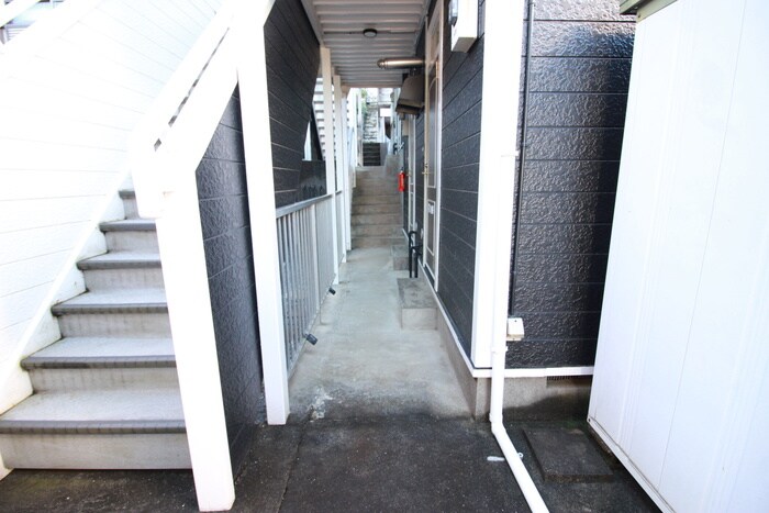 物件外観写真5　(エントランス部分)