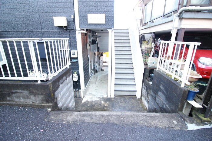 物件外観写真6　(エントランス部分)