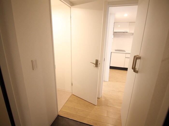 物件内観写真7　(玄関)