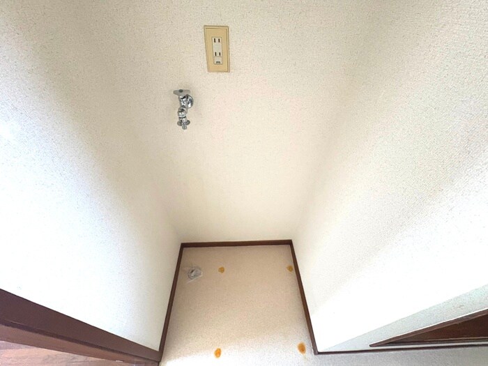 物件内観写真16　(洗濯機置場)