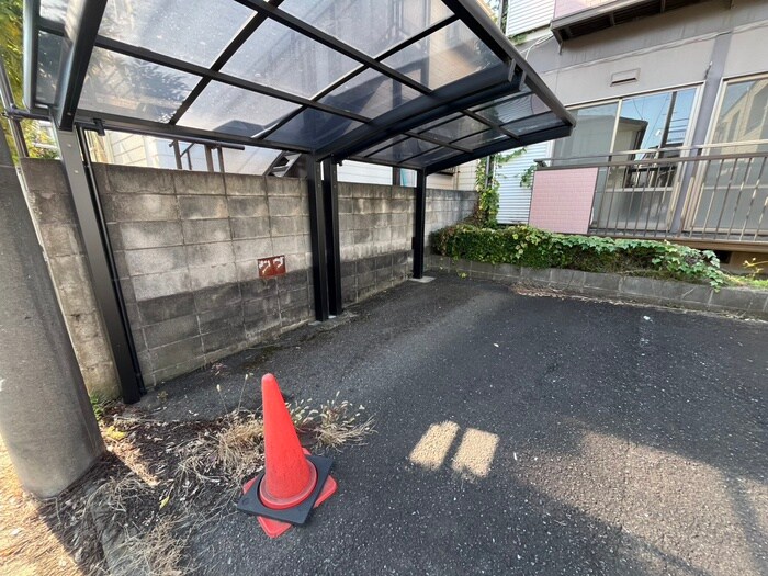物件外観写真4　(駐輪場)
