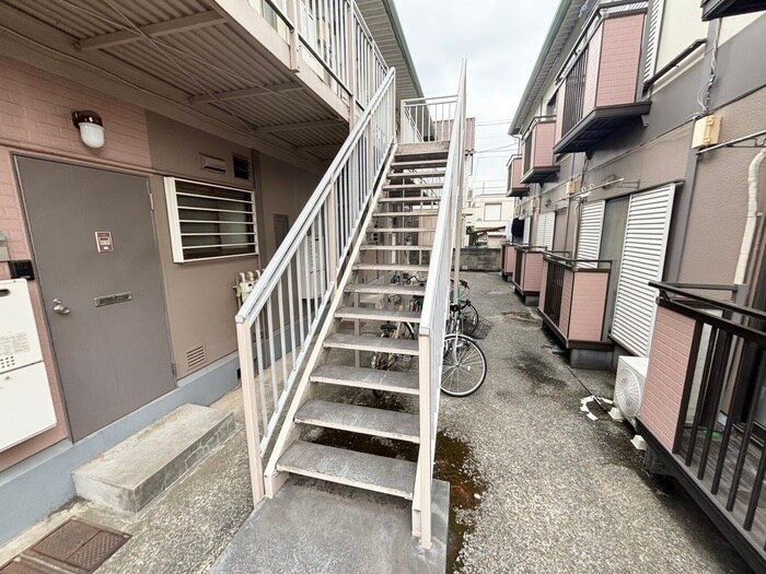 物件外観写真6　(エントランス部分)