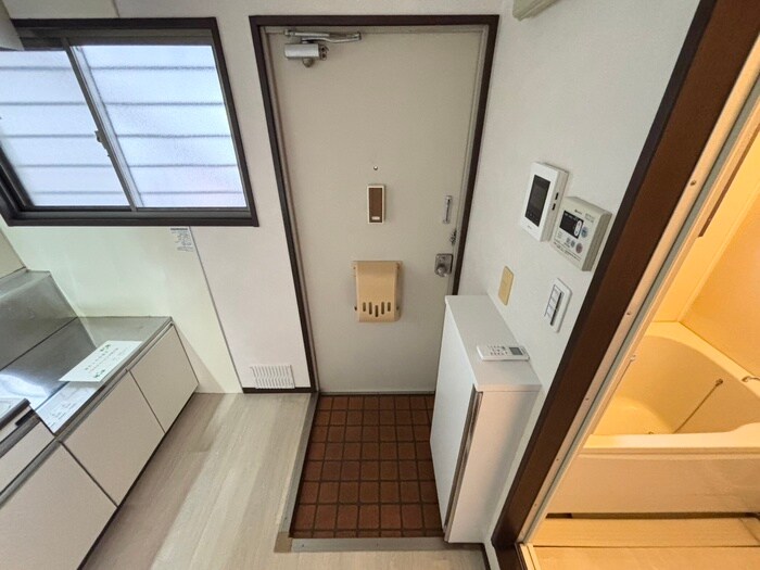 物件内観写真13　(玄関)