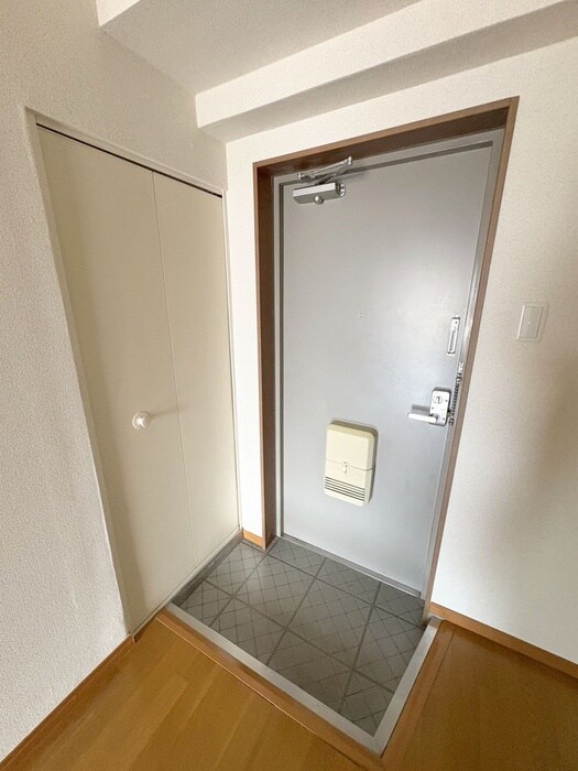 物件内観写真16　(玄関)