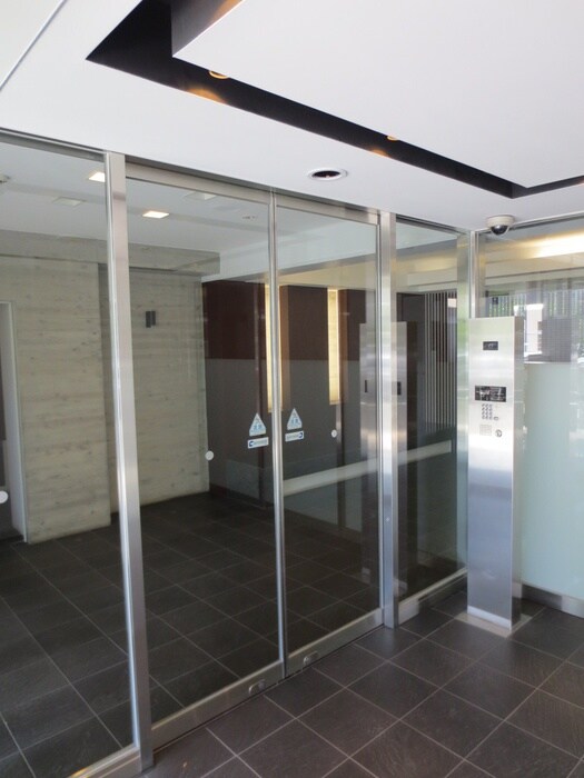 物件外観写真5　(エントランス部分)