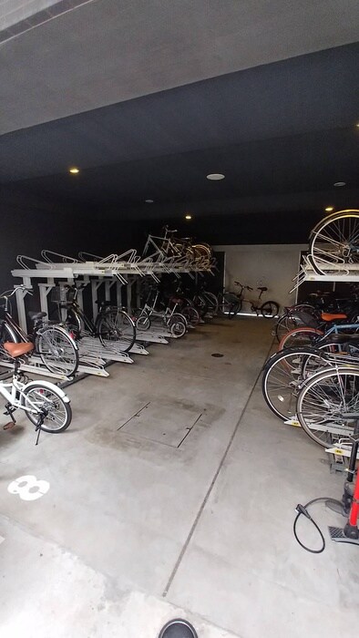 物件外観写真6　(駐輪場)