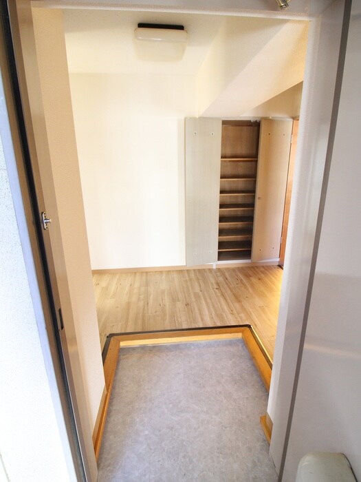 物件内観写真7　(玄関)