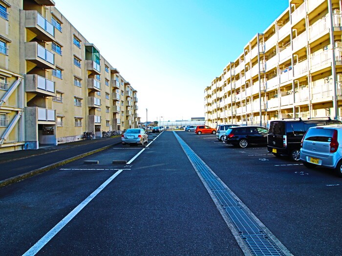 物件外観写真3　(駐車場)