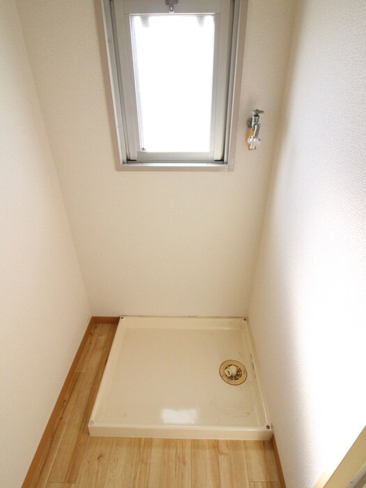 物件内観写真10　(洗濯機置場)