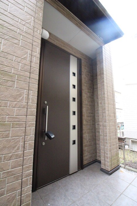 物件外観写真6　(エントランス部分)