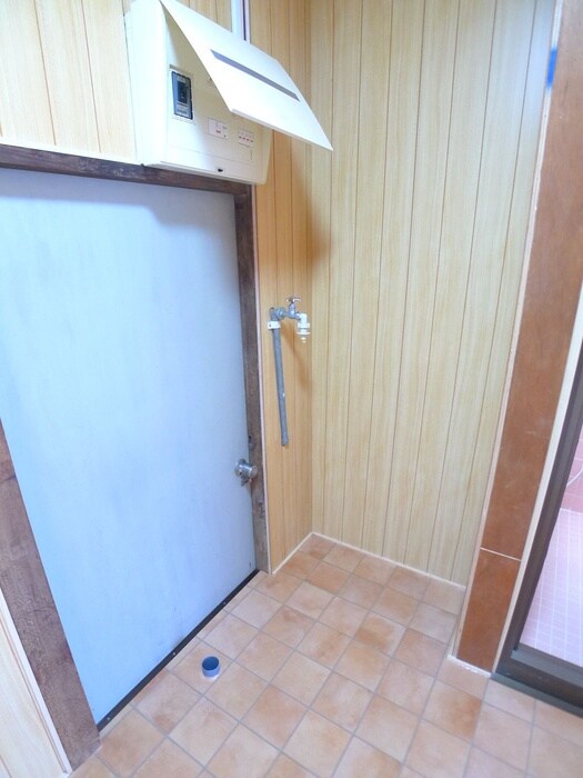 物件内観写真14　(洗濯機置場)