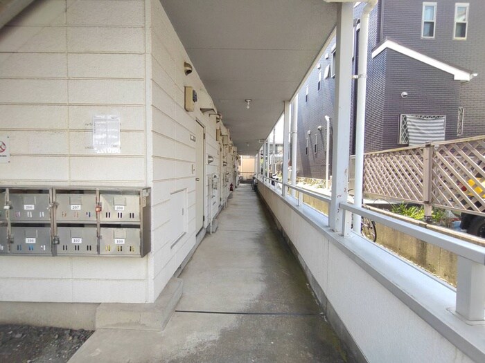 物件外観写真5　(エントランス部分)