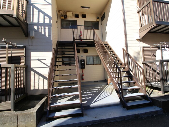 物件外観写真2　(エントランス部分)