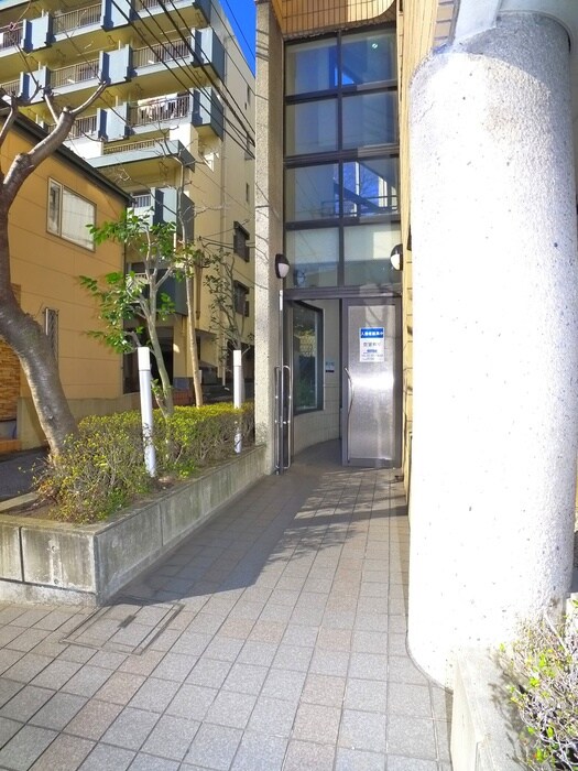 物件外観写真4　(エントランス部分)