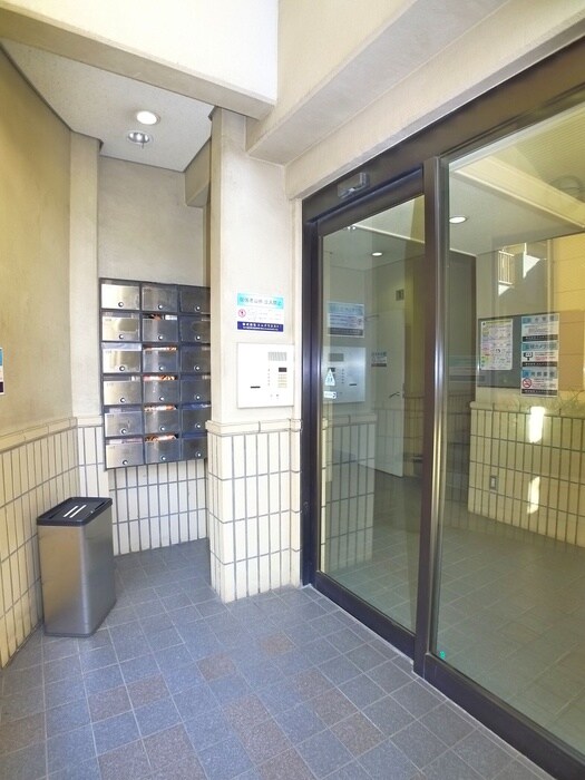 物件外観写真5　(エントランス部分)