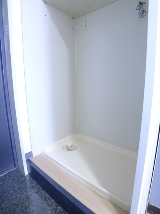 物件内観写真13　(洗濯機置場)