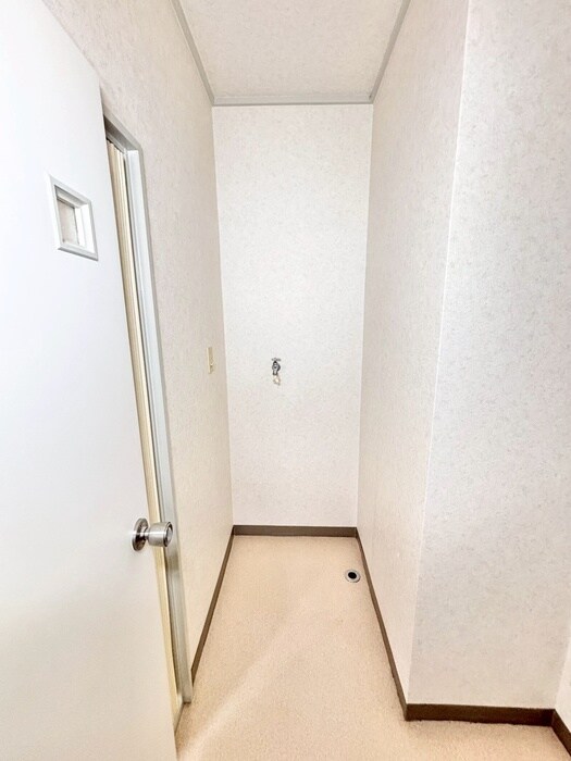 物件内観写真12　(洗濯機置場)