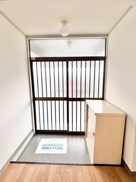 物件内観写真16　(玄関)
