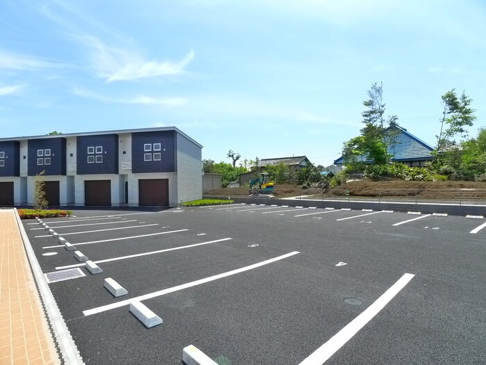 物件外観写真6　(駐車場)