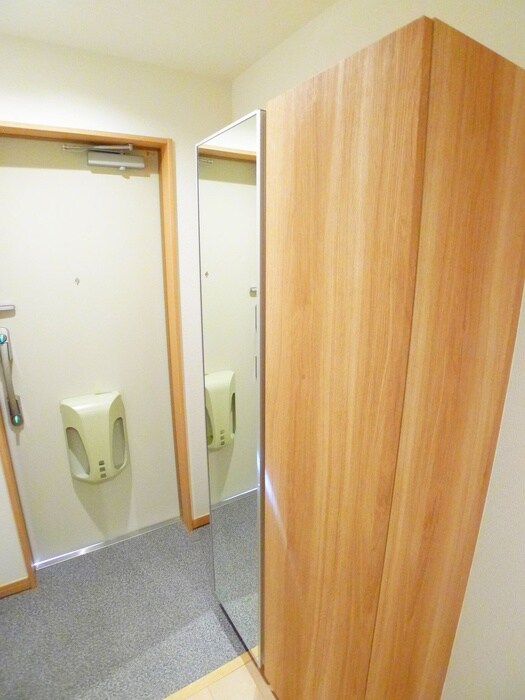 物件内観写真16　(玄関)