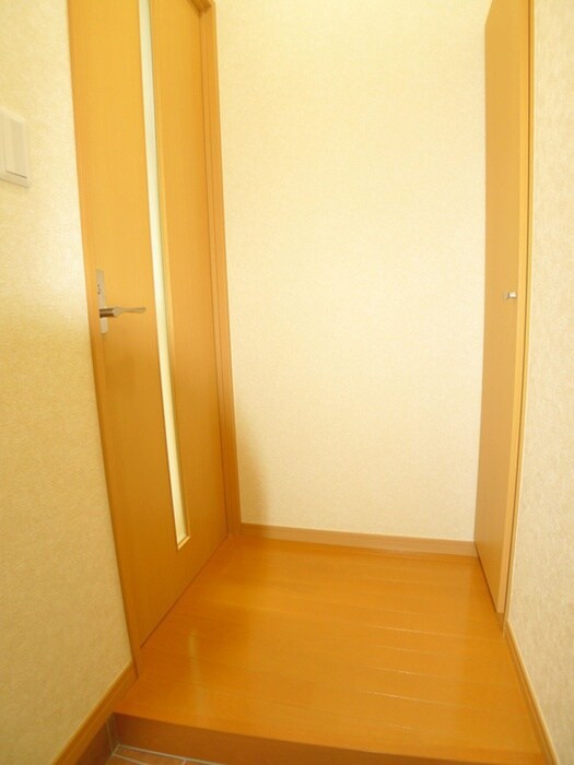 物件内観写真10　(玄関)
